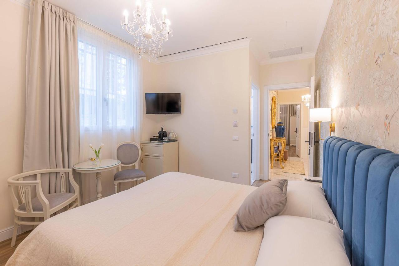 Crys: Rooms, Holiday, Business Pensión *