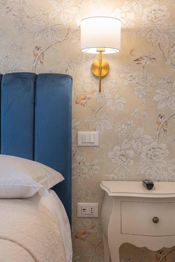 Crys: Rooms, Holiday, Business Pensión