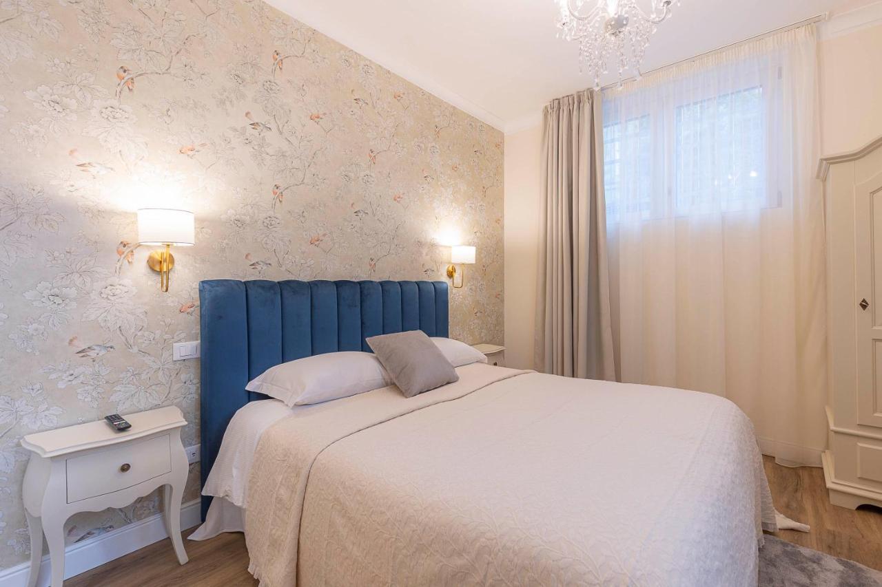 Pensión Crys: Rooms, Holiday, Business *