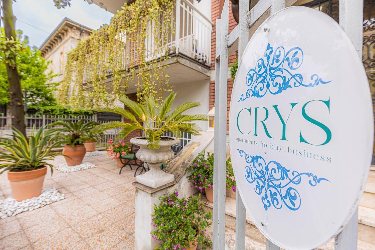 Crys: Rooms, Holiday, Business Pensión