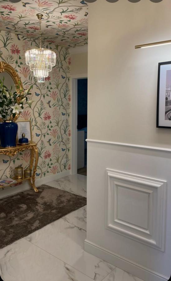 Pensión Crys: Rooms, Holiday, Business *